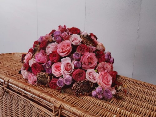 Rouwwerk druppel in  1 kleur diverse tinten alleen bloemen afbeelding 75cm € 275